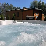 Prázdninový dům In Mit Whirlpool- Terrasse Und Grill By Interhome